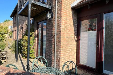 8 Dukes Yard, Steyning, BN44 3NH