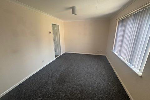 2 bedroom flat to rent, Bronte Court, Haworth Park, Hull, East Yorkshire, HU6
