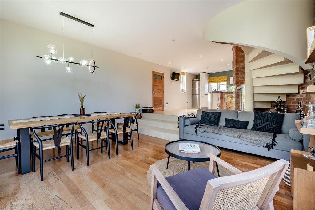 8652520-interior25.jpg