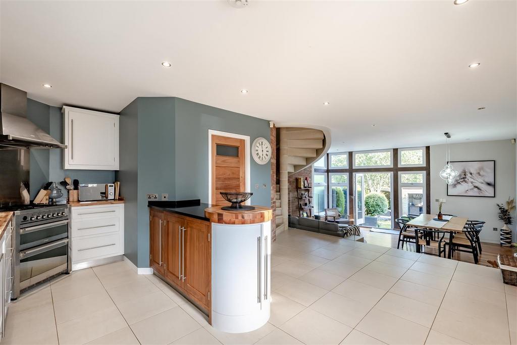 8652520-interior34.jpg