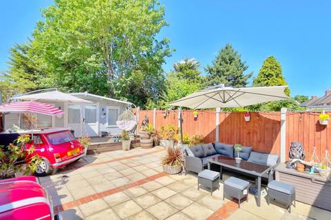 3 bedroom terraced house for sale, Becontree Avenue, Dagenham, RM8