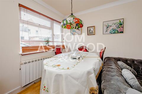 2 bedroom apartment for sale, Albert Road, Romford, RM1