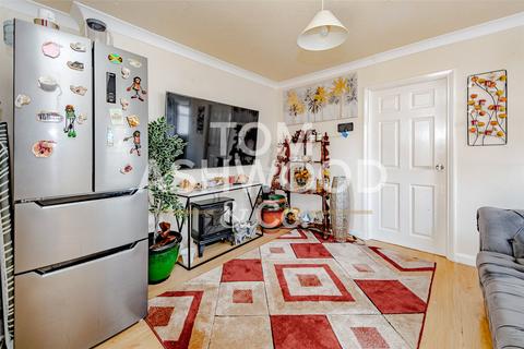 2 bedroom apartment for sale, Albert Road, Romford, RM1