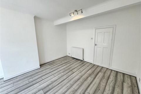 2 bedroom house to rent, Worcester Road, Manor Park