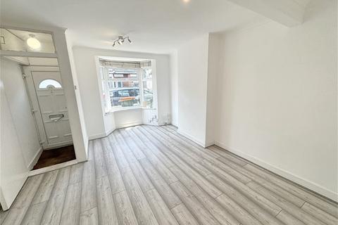 2 bedroom house to rent, Worcester Road, Manor Park
