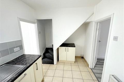 2 bedroom house to rent, Worcester Road, Manor Park