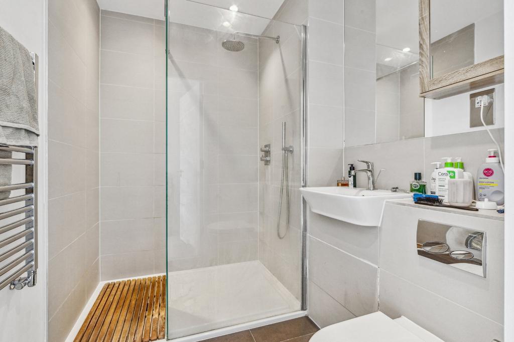 Bathroom (En-Suite)