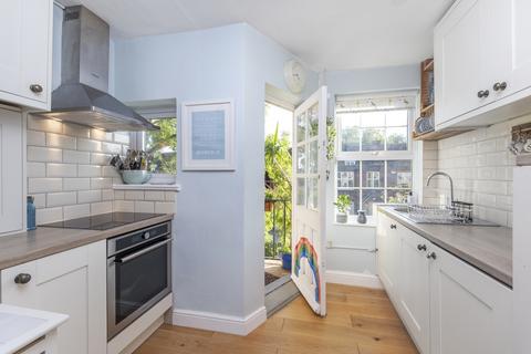 2 bedroom apartment for sale, West Barnes Lane, New Malden KT3