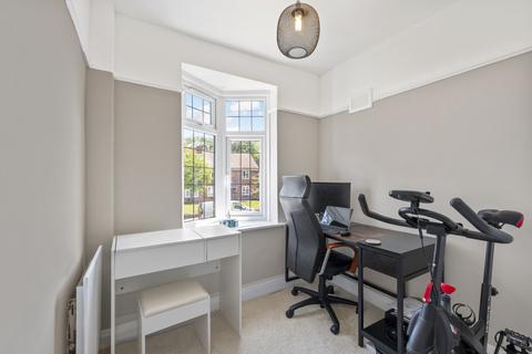 52a Aboyne Drive, London, SW20 0AL