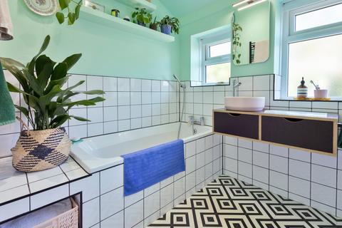 11 Russell Road, Folkestone, CT19 5RJ