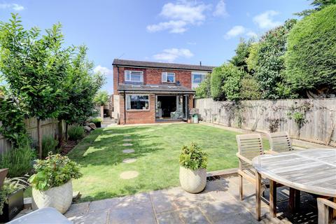 46 Copners Drive, Holmer Green, High Wycombe, HP15 6SG