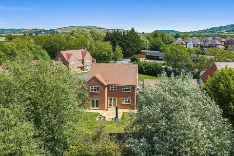 2 Stollards Close, Bishops Cleeve, Cheltenham, GL52 7AB