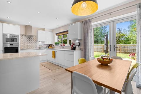 2 Stollards Close, Bishops Cleeve, Cheltenham, GL52 7AB