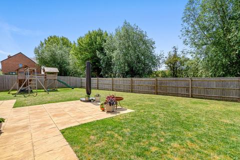 2 Stollards Close, Bishops Cleeve, Cheltenham, GL52 7AB