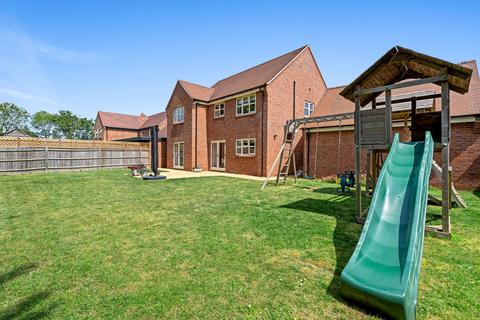 2 Stollards Close, Bishops Cleeve, Cheltenham, GL52 7AB