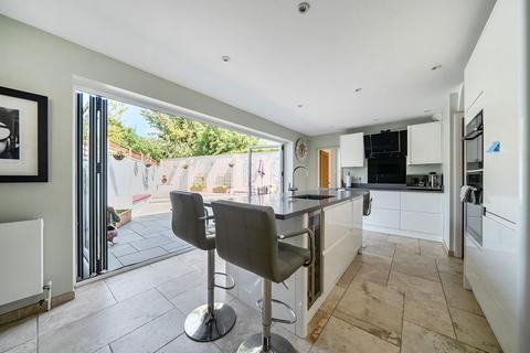 4 bedroom semi-detached house for sale, Hawes Road, Bromley BR1