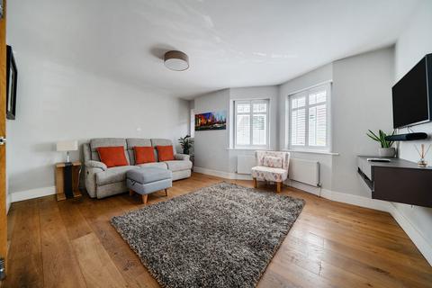 4 bedroom semi-detached house for sale, Hawes Road, Bromley BR1