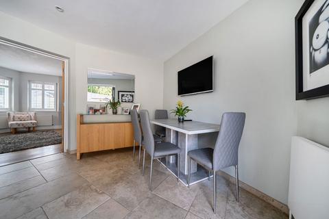 5b Hawes Road, Bromley, BR1 3JS