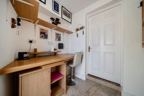 5b Hawes Road, Bromley, BR1 3JS