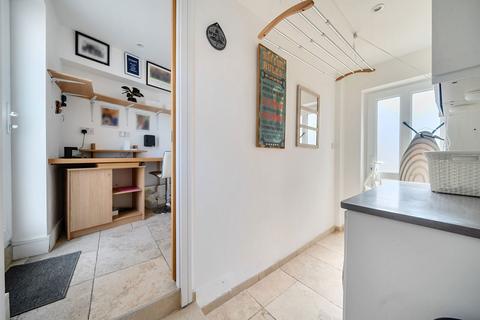5b Hawes Road, Bromley, BR1 3JS