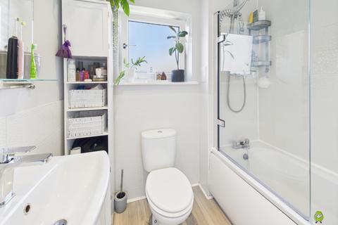 32 Stones Avenue, Dartford, DA1 5GS