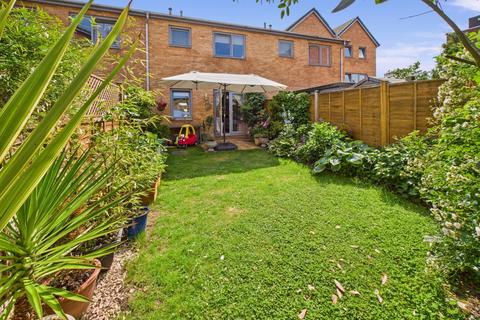 32 Stones Avenue, Dartford, DA1 5GS