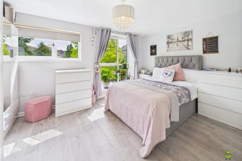 32 Stones Avenue, Dartford, DA1 5GS