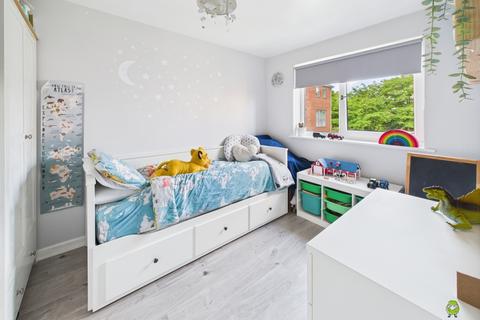 32 Stones Avenue, Dartford, DA1 5GS