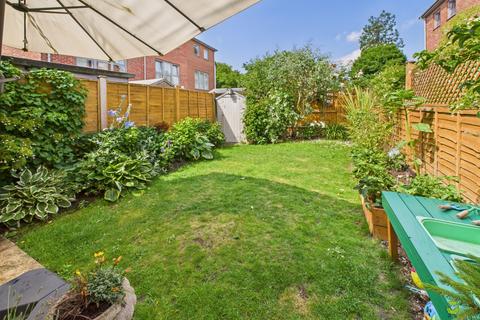 32 Stones Avenue, Dartford, DA1 5GS