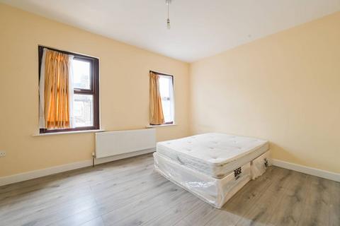 6 bedroom semi-detached house to rent, Rothsay Road, East Ham, London, E7