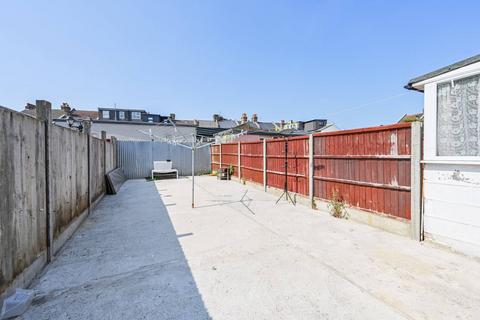 6 bedroom semi-detached house to rent, Rothsay Road, East Ham, London, E7