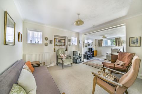 2 bedroom bungalow for sale, Hoylake Crescent, Ickenham, Uxbridge