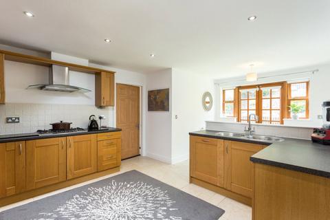 5 bedroom terraced house for sale, Beckside, Aberford, Leeds, West Yorkshire, LS25