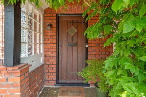 72 Hillview Road, Pinner, HA5 4PE