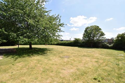 14 Mountbatten Gardens, Beckenham, BR3 3TJ