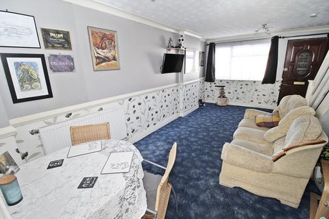2 bedroom terraced house for sale, Thirlmere Gardens, Flitwick