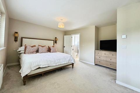 64 Corry Avenue, Yateley, GU46 7AU