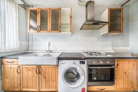 2 bedroom flat for sale, Boyd Road, London SW19
