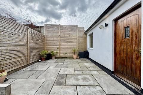 2 bedroom end of terrace house for sale, Highgate Lane, Lepton, Huddersfield, HD8 0HQ