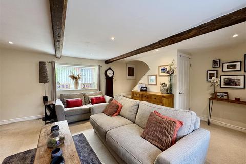 2 bedroom end of terrace house for sale, Highgate Lane, Lepton, Huddersfield, HD8 0HQ