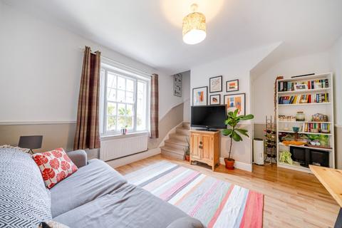 Albion Avenue, London, SW8