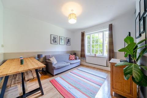 2 bedroom flat for sale, Albion Avenue, London, SW8