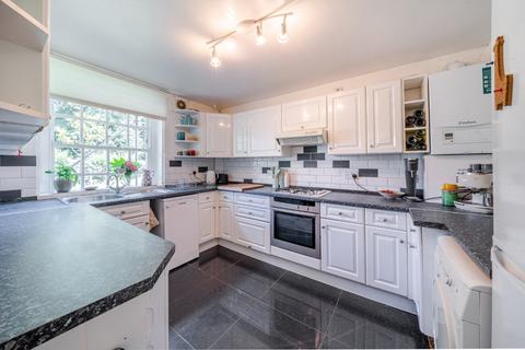 2 bedroom flat for sale, Albion Avenue, London, SW8