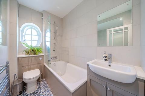 2 bedroom flat for sale, Albion Avenue, Clapham, London, SW8