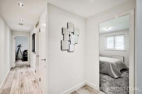 2 bedroom flat for sale, Chingford E4