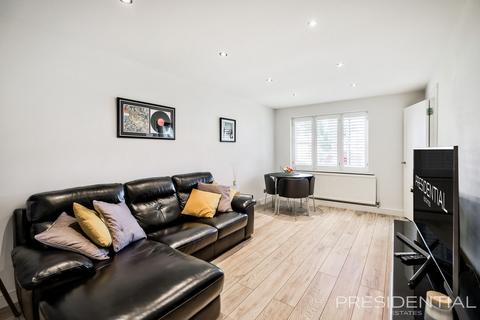 2 bedroom flat for sale, Chingford E4