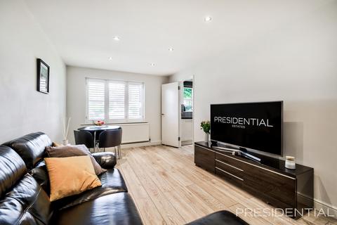2 bedroom flat for sale, Chingford E4