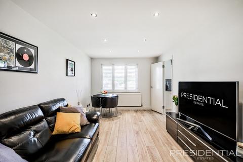 2 bedroom flat for sale, Chingford E4