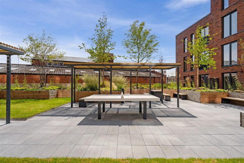 75907 Springwell-Gardens-Whitehall-Road-Leeds (32)
