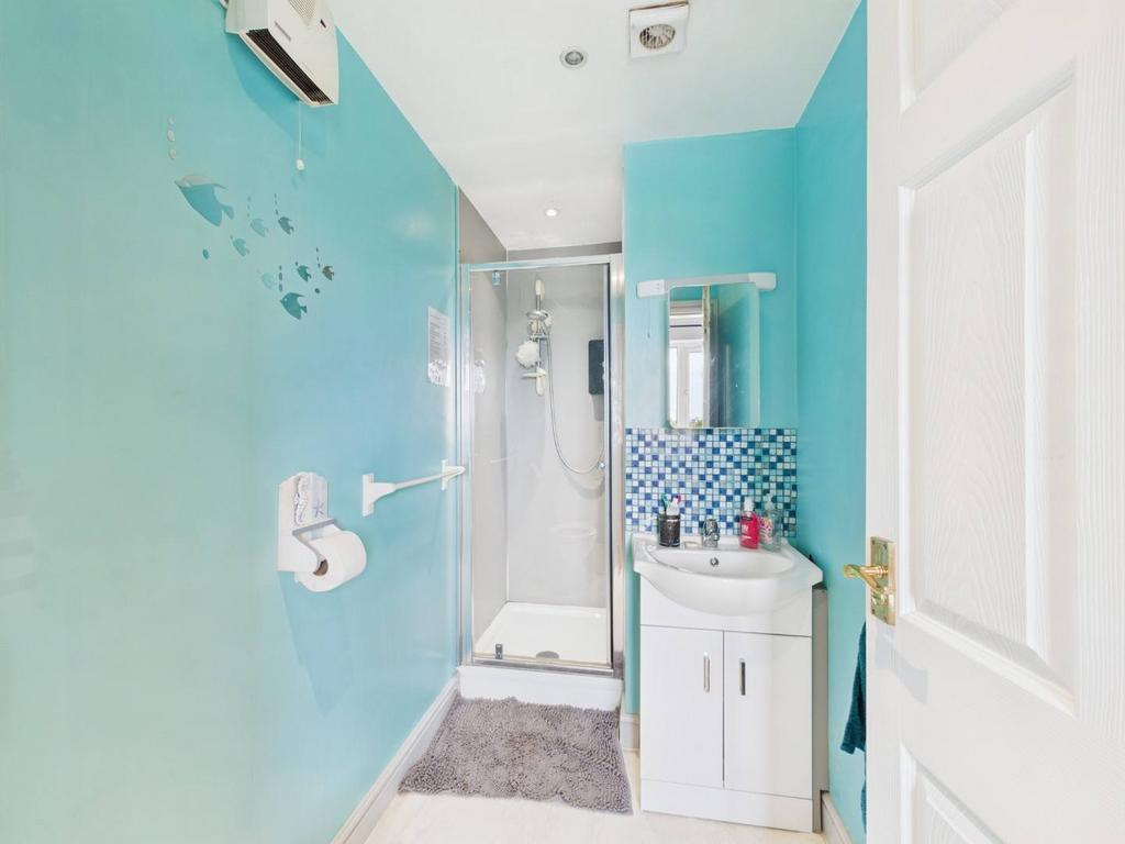 Holiday Cottage Shower Room